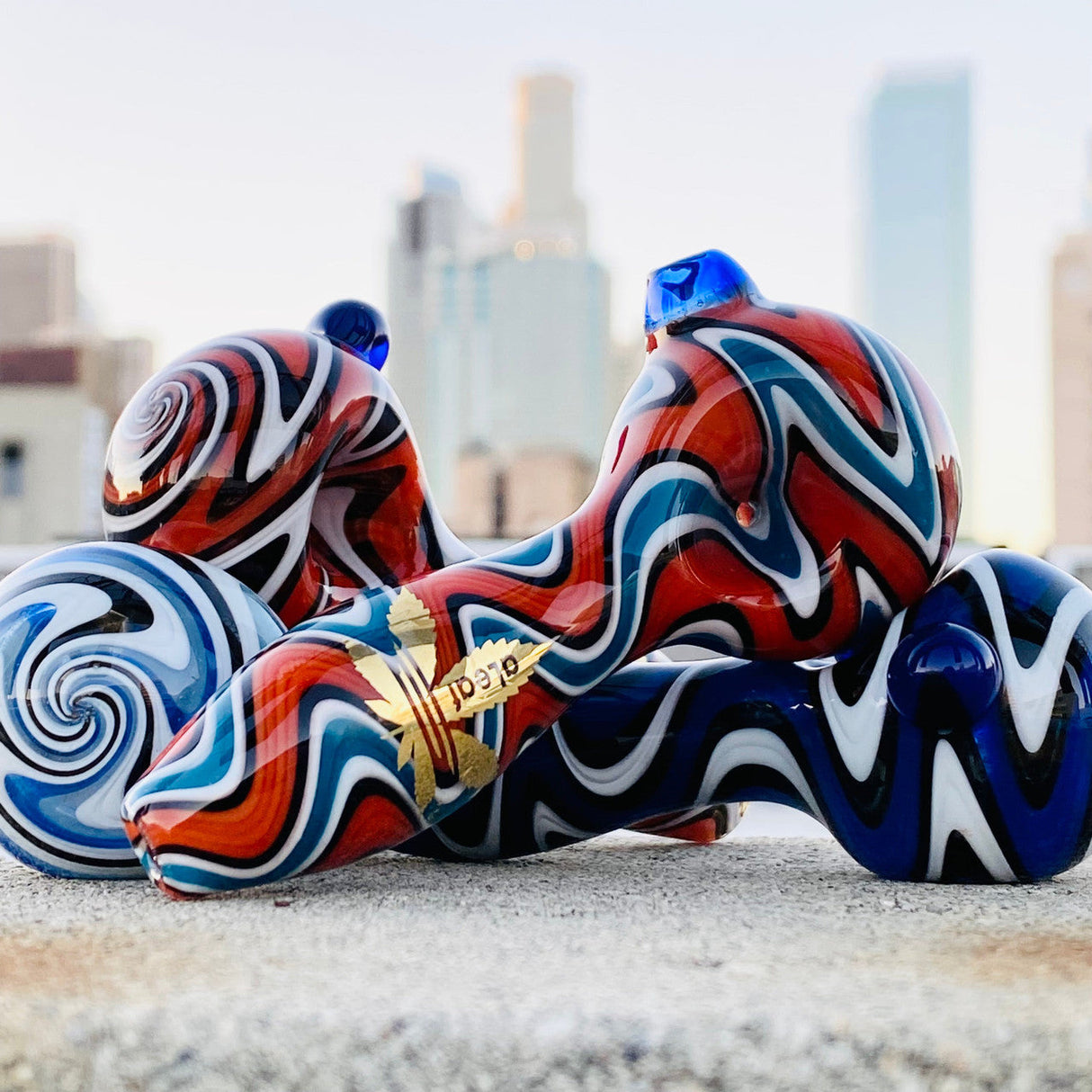 aLeaf WIG WAG Hand Pipes in mixed colors, compact borosilicate glass, ideal for dry herbs, city backdrop
