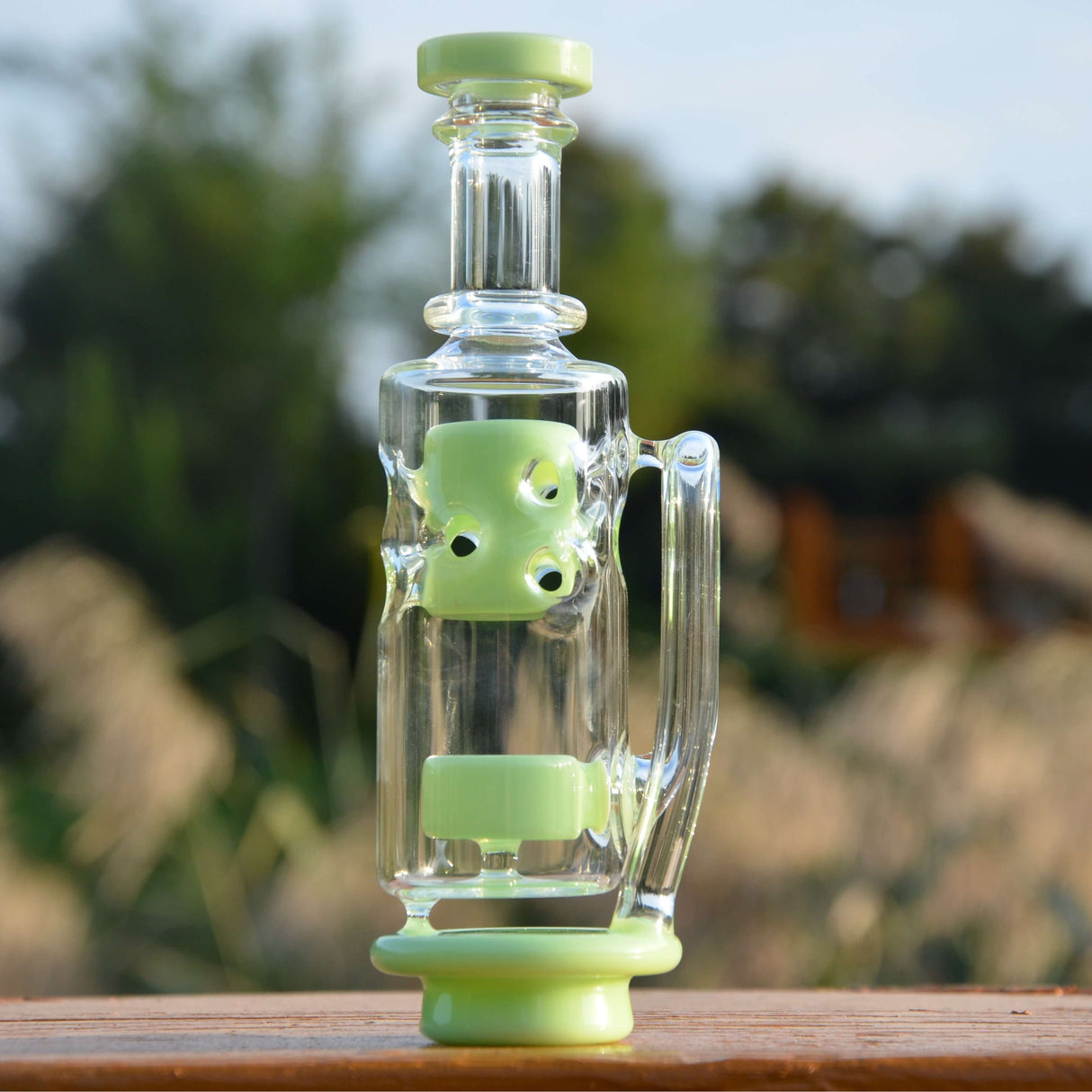 Calibear Straight Fab Carta Attachment in Slyme green, compact design for e-rigs, front view on natural background