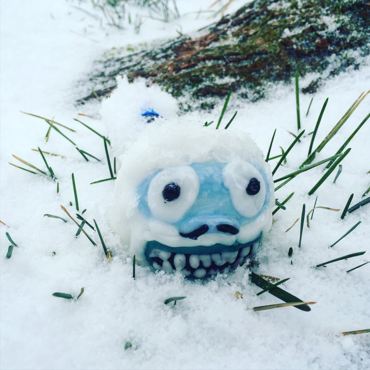 Chameleon Glass Yeti Hand Pipe with Heavy Wall Glass in Snow - Limited Edition