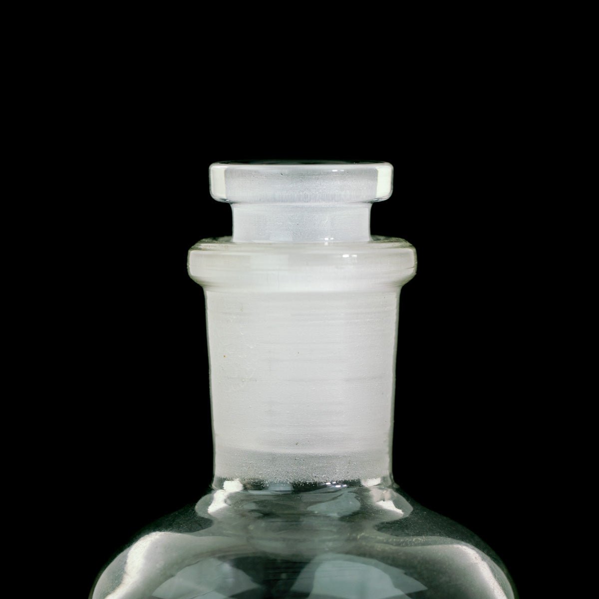 Glass joint reducer converting larger female joint to smaller size