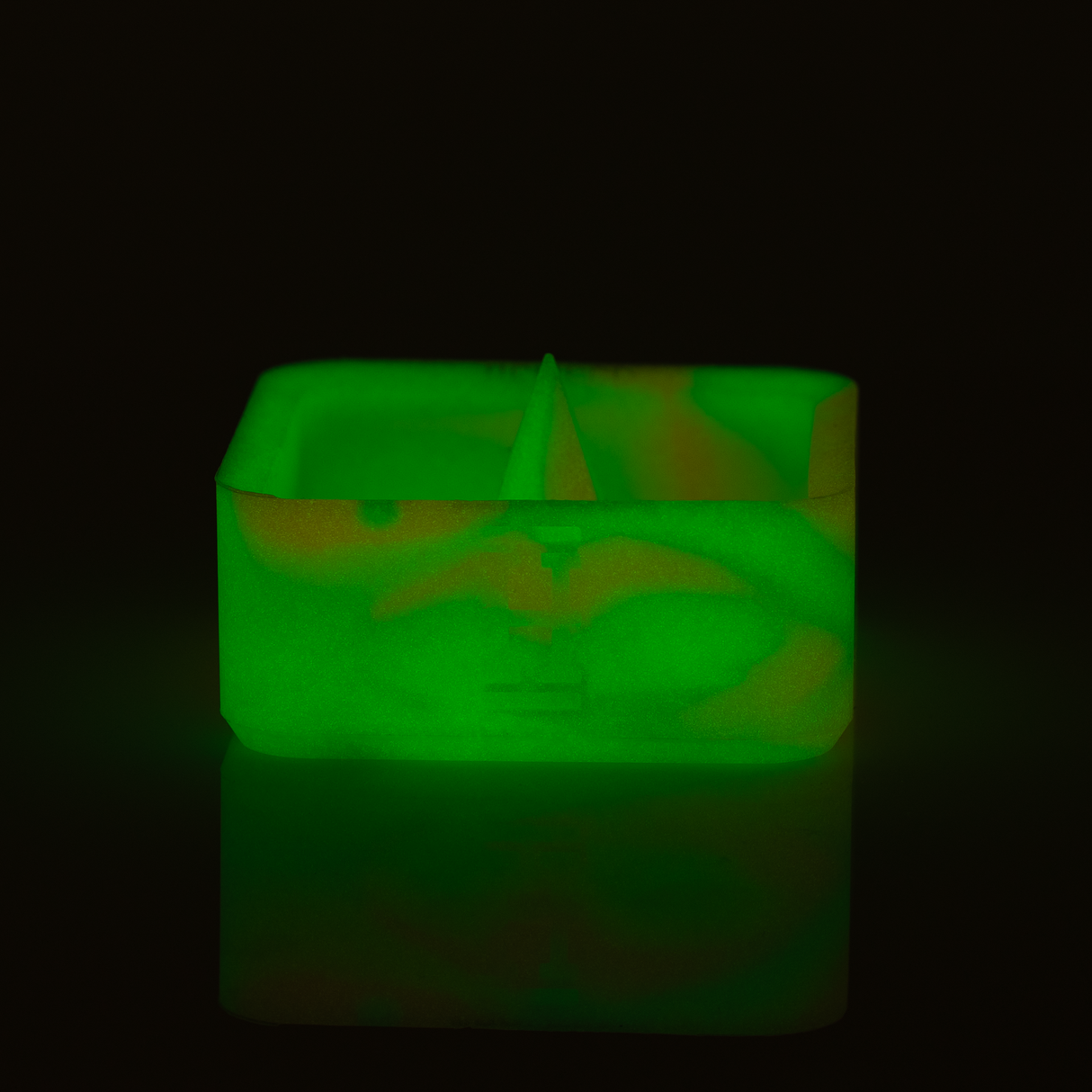 Hemper Silicone Caché Ashtray glowing in dark, durable & easy to clean, front view