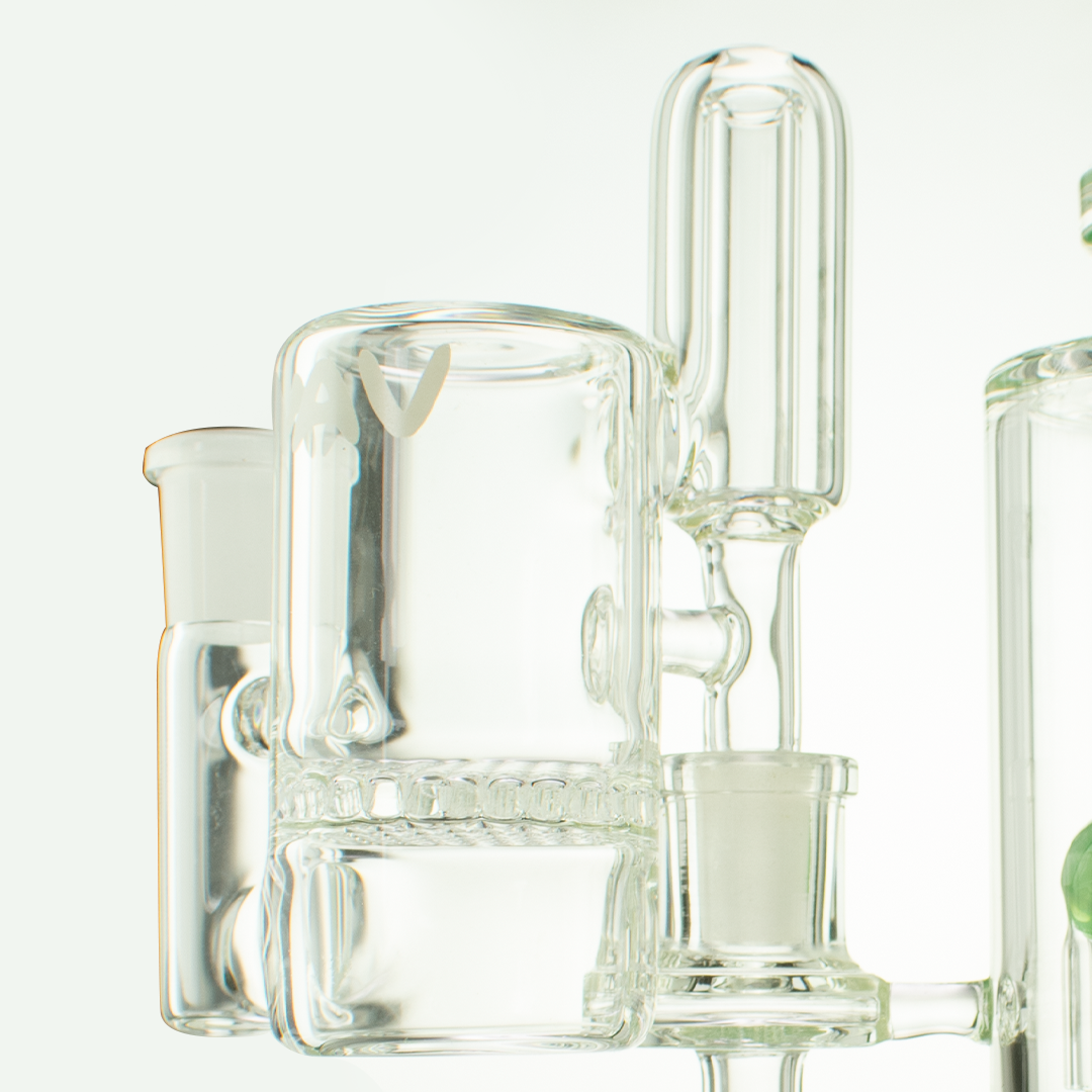 MAV Glass Honey Splashproof Ash Catcher 14mm/90° close-up side view with percolator detail