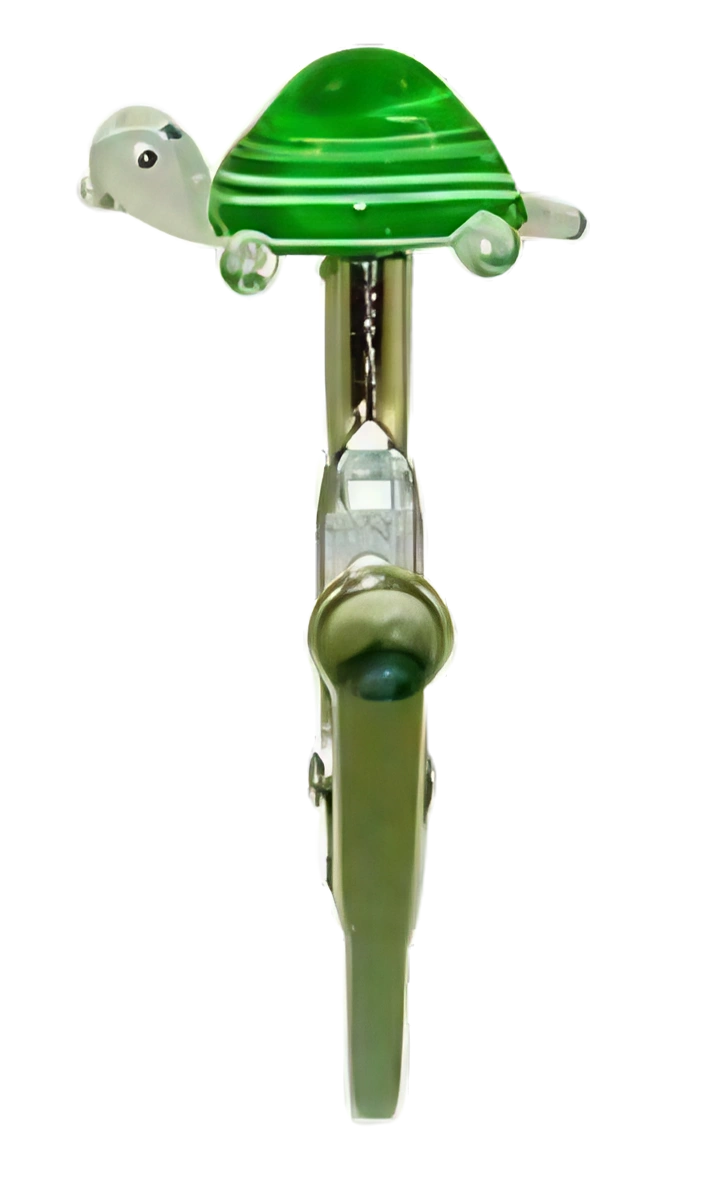 Borosilicate glass memo clip with turtle design, front view on white background