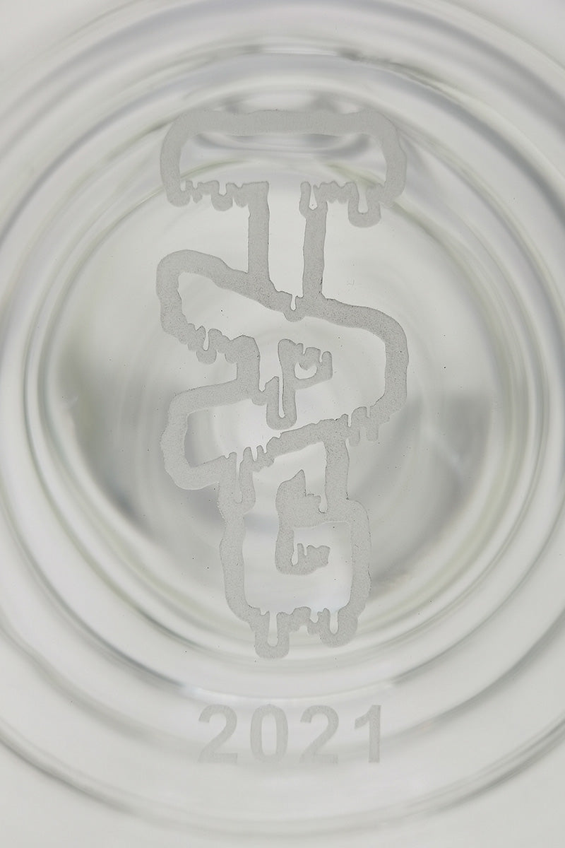 Close-up of TAG 16" Beaker Bamboo Bong base with 2021 imprint, showcasing 7mm thickness and clarity.