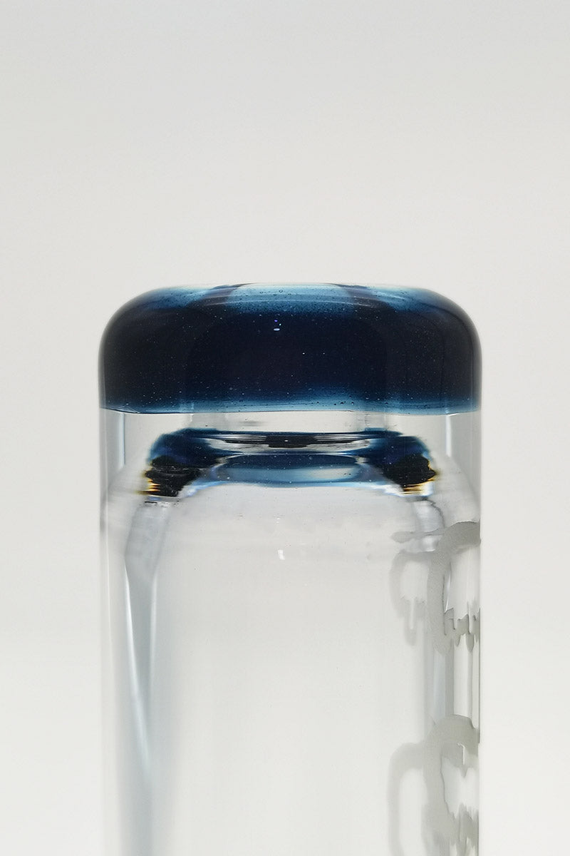Close-up of TAG 7" Beaker's top with Fixed Showerhead Downstem in clear glass