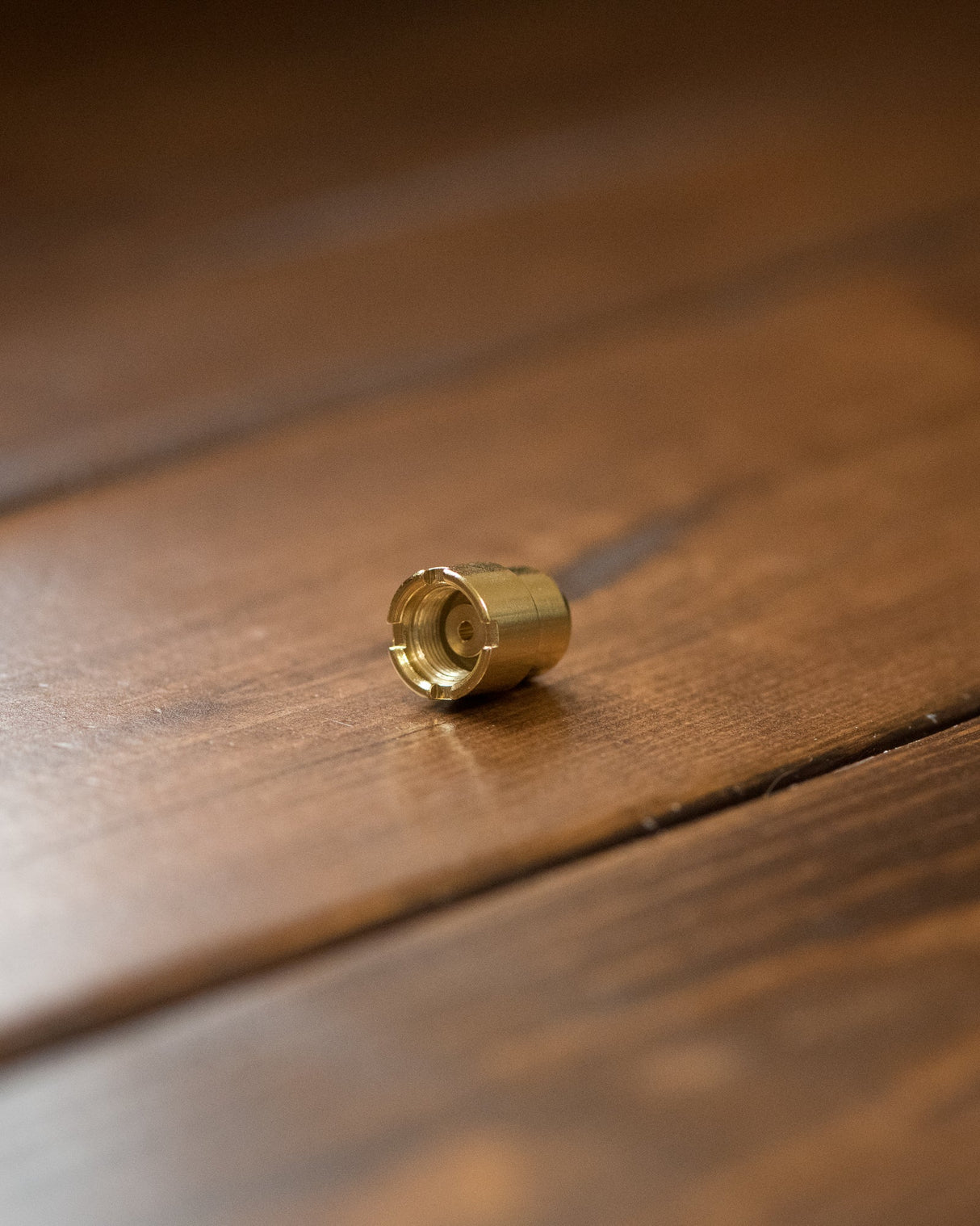 Helio Supply SolPod Extended Magnetic Adapter for 0.5ml & 510 Cartridges, close-up on wood