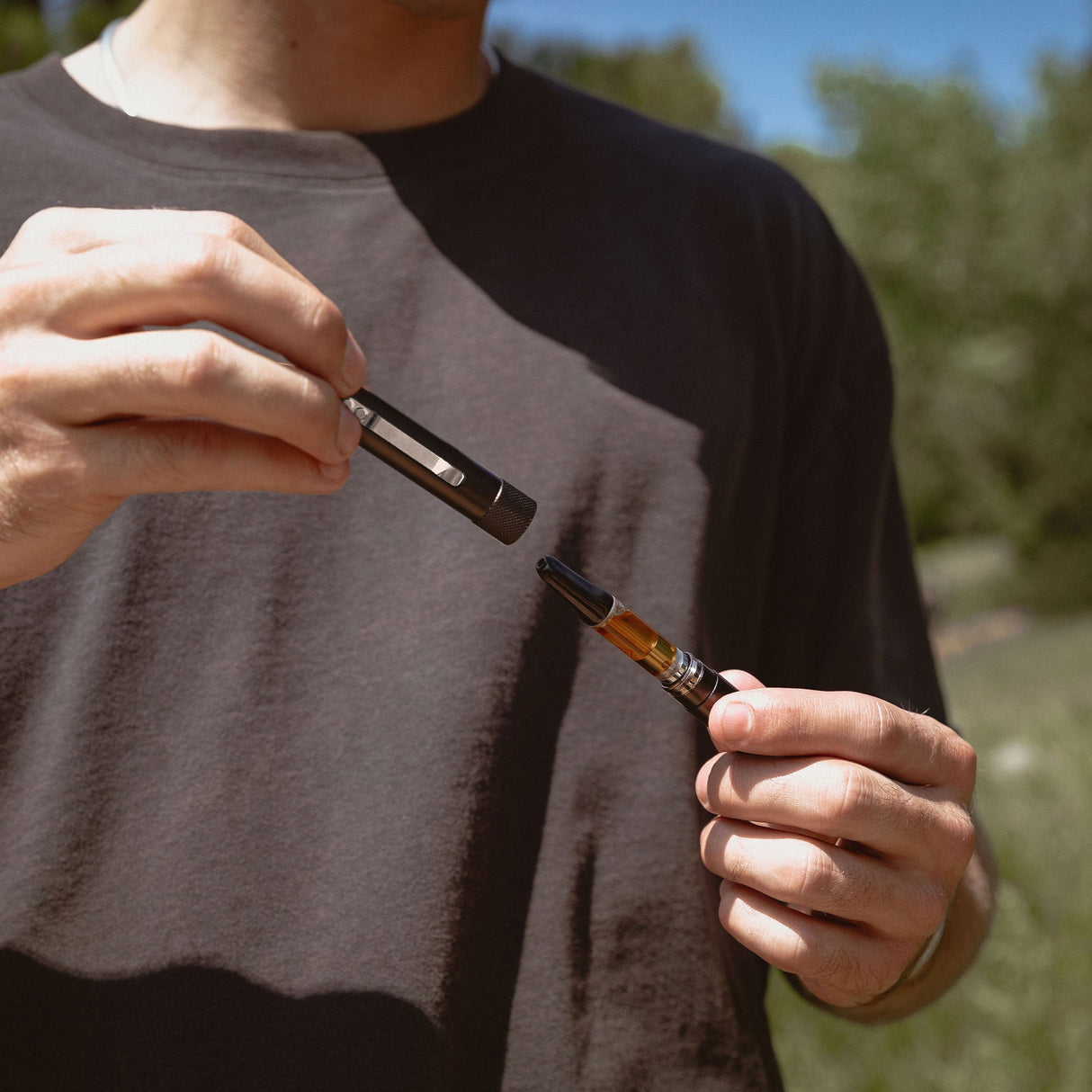 EDC Field Pen Vape Battery in use, aircraft-grade aluminum, portable CCELL technology