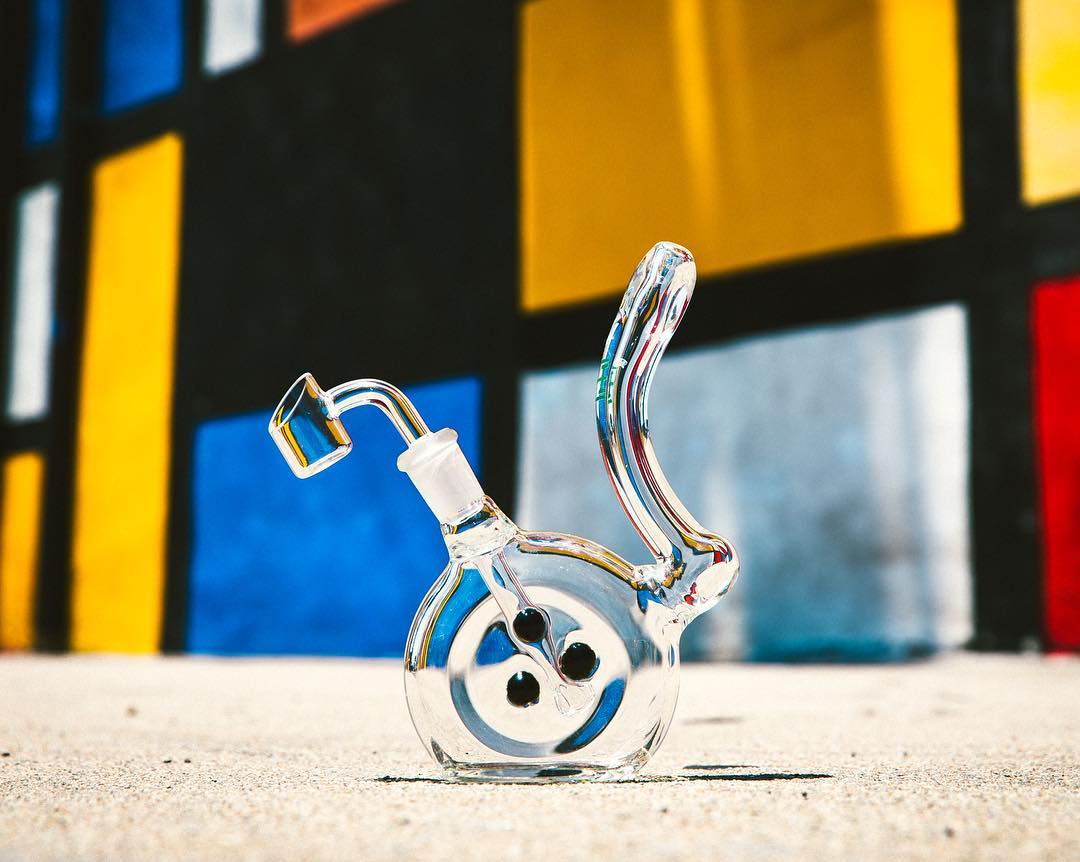 Hemper Sherlock Bubble Rig with slitted percolator, clear quartz, side view on colorful background
