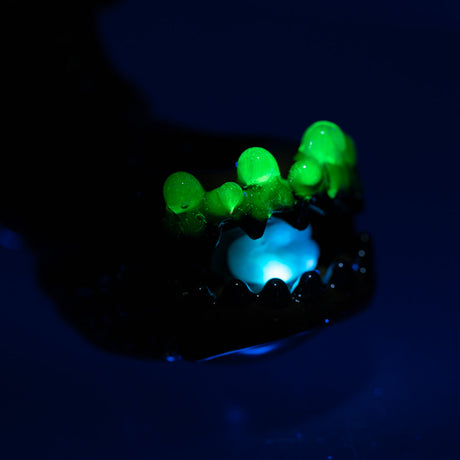 Empire Glassworks 'Alien' Glow-In-The-Dark Hand Pipe