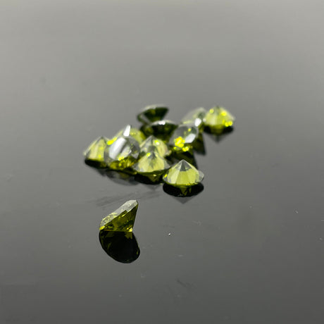 AFM Diamond Marble Pearls in vibrant green on reflective surface, ideal for enhancing smoking accessories