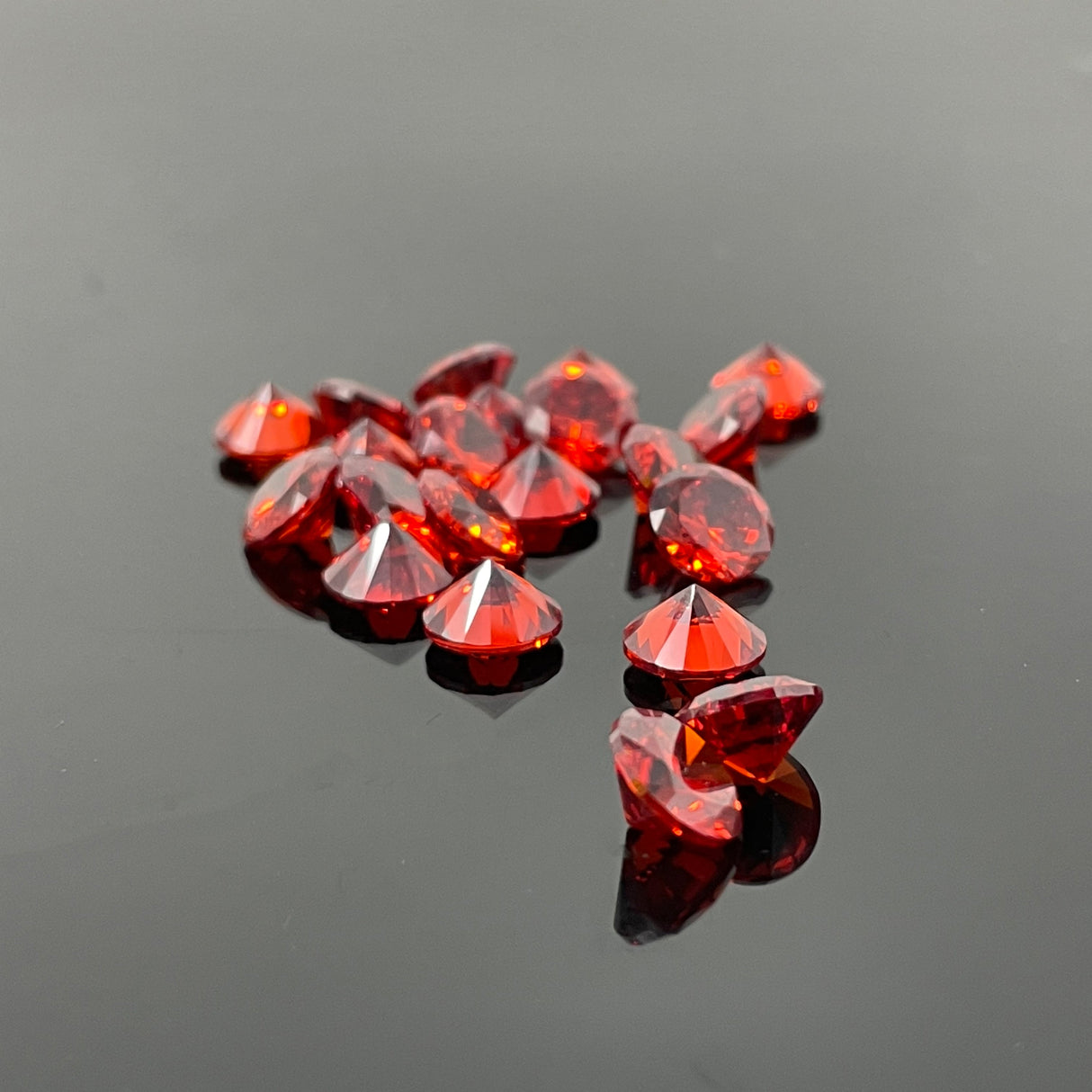 AFM Diamond Marble Pearls in vibrant red, accessory for glassware, on reflective surface