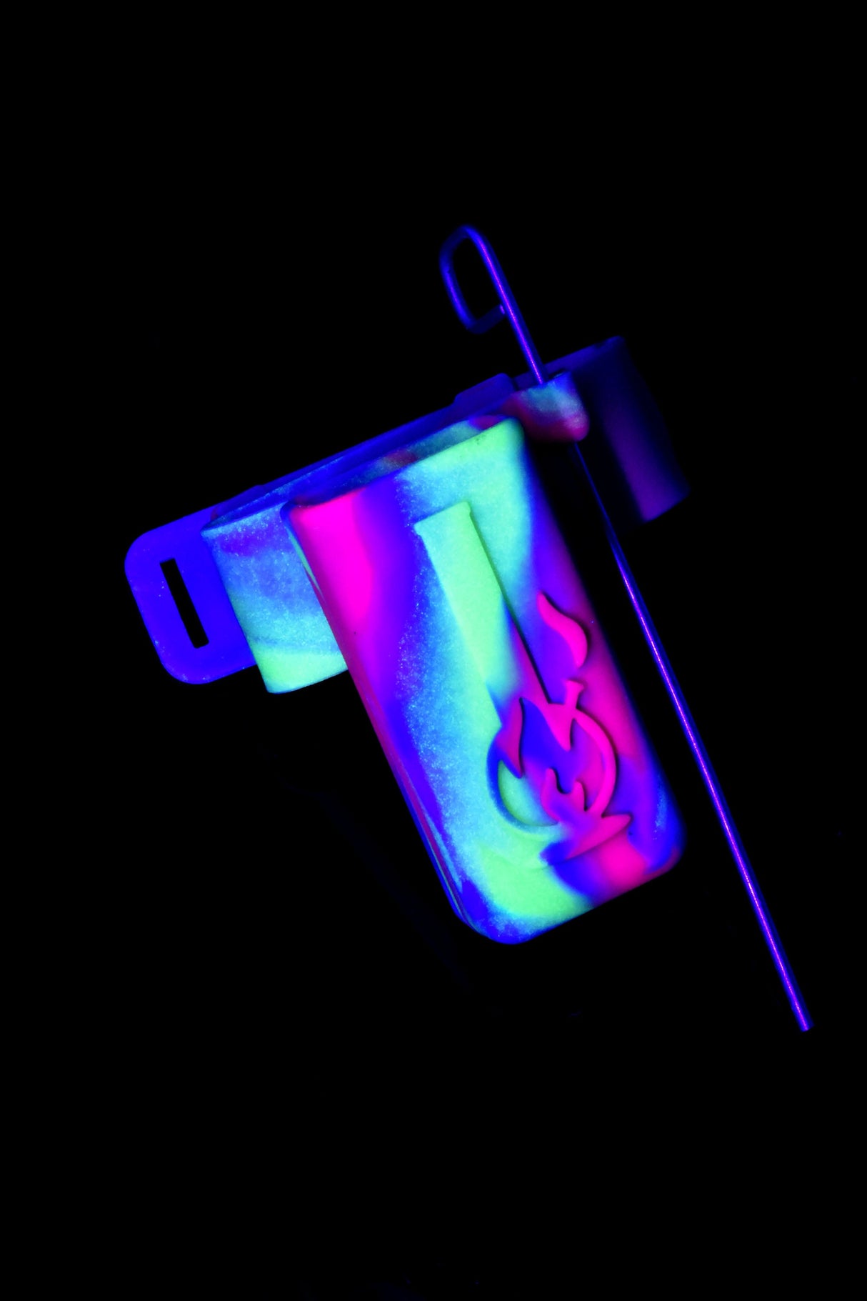 The Water Pipe Caddy Silicone Bong Accessory – Glow in the Dark