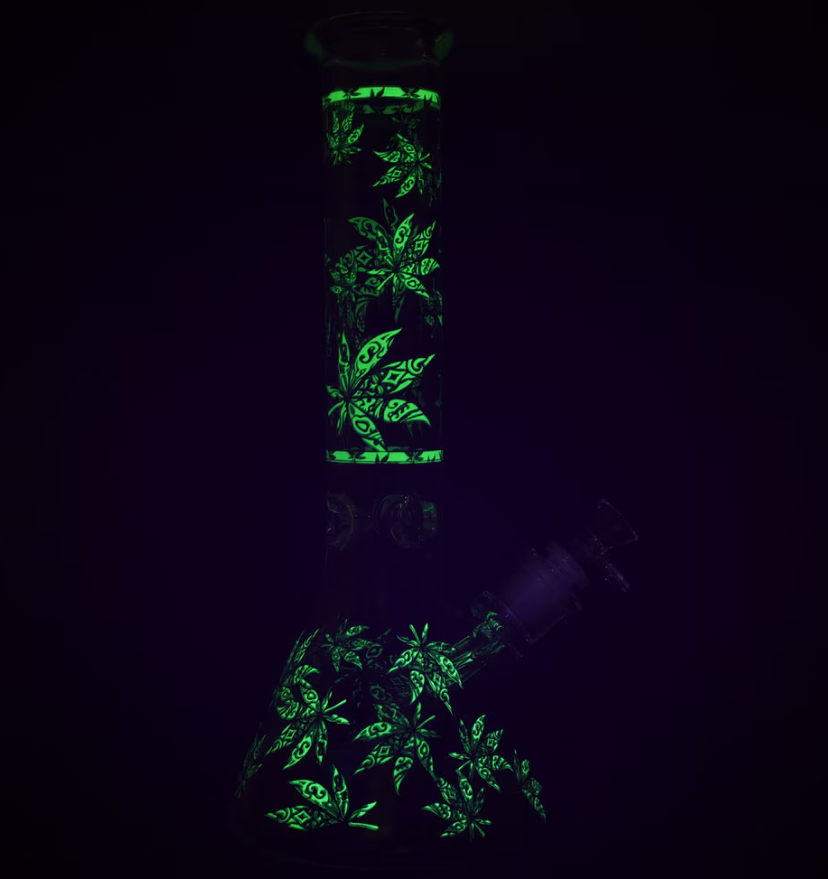 Hemp Leaves Glow in the Dark Water Pipe