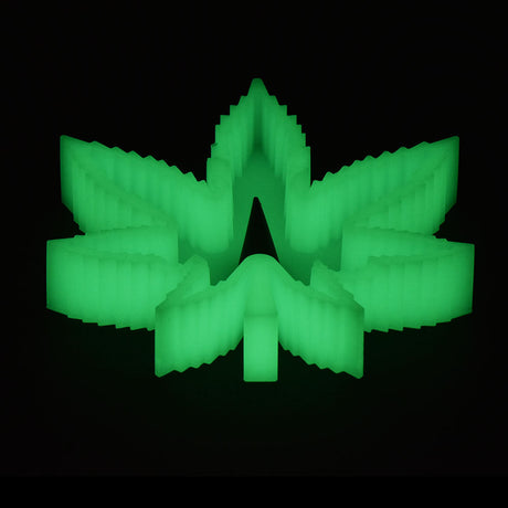 Glowing green hemp leaf-shaped silicone ashtray, 5-inch, durable and easy to clean