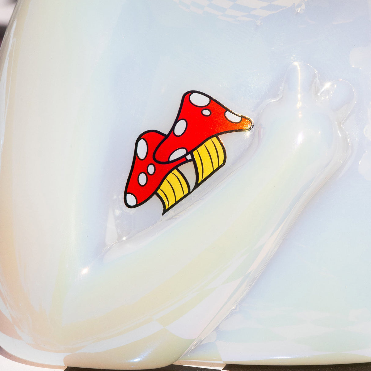 Hemper Enlightened Nermal Waterpipe (White)