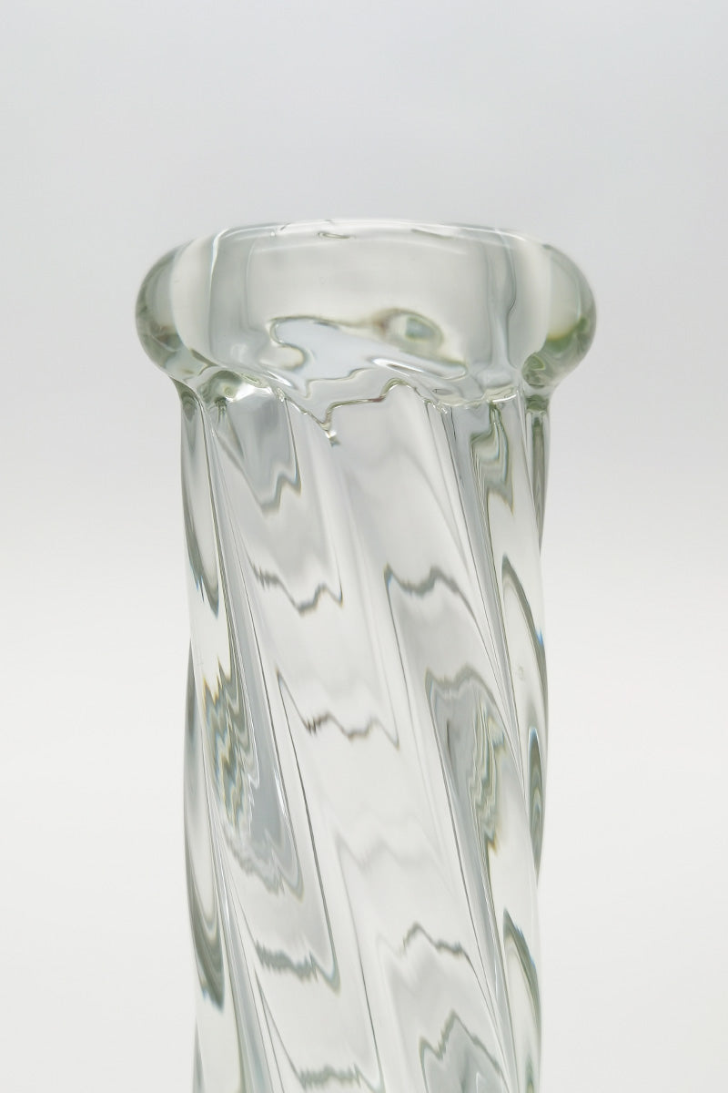 Close-up of TAG 16" Beaker with Helical Rod, 50x7MM thick glass, on a white background