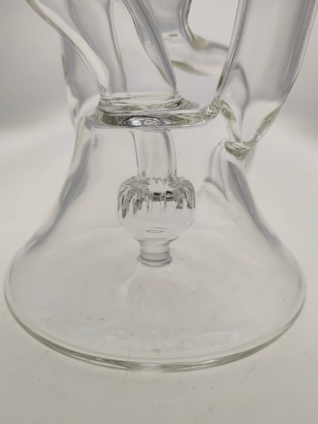 Close-up of TAG 9.5" Super Slit Donut Dual Arm Recycler's in-line percolator and sturdy base.