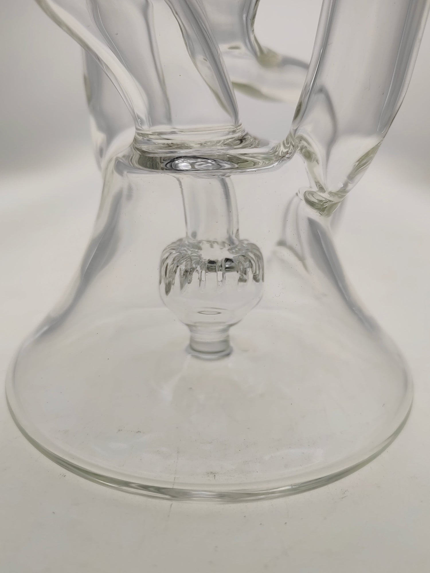 Close-up of TAG 9.5" Super Slit Donut Dual Arm Recycler's in-line percolator and sturdy base.