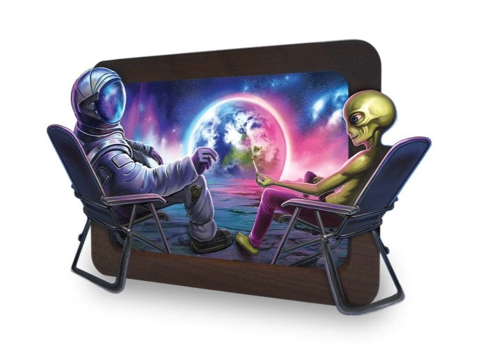 V Syndicate High-Def Wood Rollin' Tray with Astronaut and Alien Design - Medium