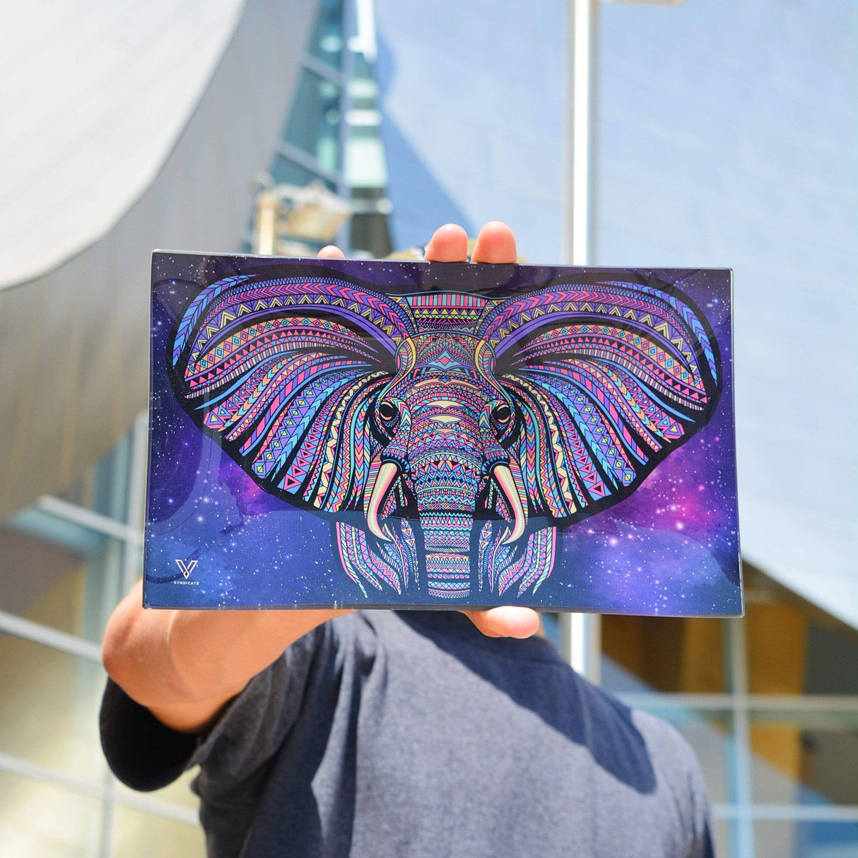 V Syndicate Elephant Glass Rollin' Tray in hand, vibrant purple design, compact and portable