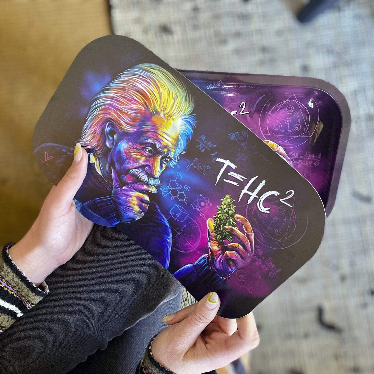 V Syndicate T=HC2 Einstein Roll N Go Bundle, colorful design, portable magnetic rolling tray in hand